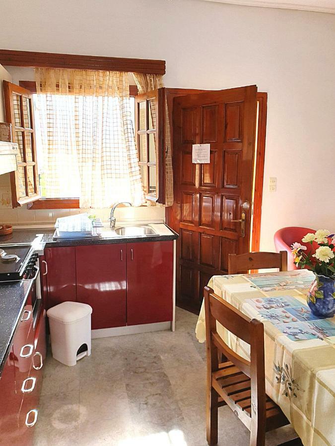 Myrto'S Apartment No15 ลูตรา โอรายาส เอเลนิส ภายนอก รูปภาพ