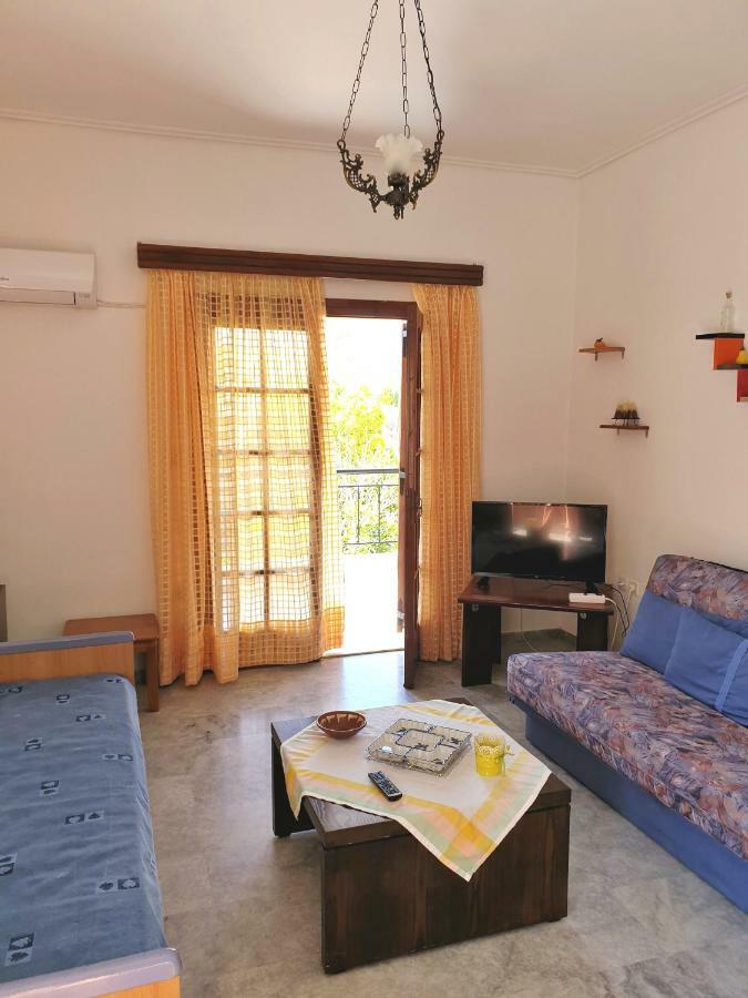 Myrto'S Apartment No15 ลูตรา โอรายาส เอเลนิส ภายนอก รูปภาพ